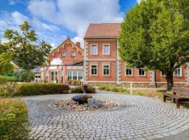 Hotel Zur Linde，位于Zschepplin的酒店