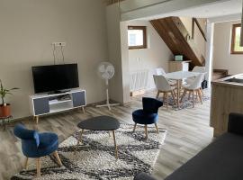 l'ECURIE pour 6 personnes，位于Lebétain的酒店