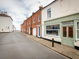 The Shiny Pebble, 5* ground floor.Coastal retreat.