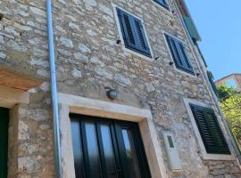 Picturesque Stonehouse in knockout Vrboska Hvar，位于韦伯斯卡的酒店