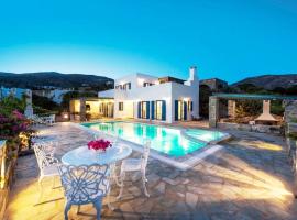 Pure White Seven-Bedroom Villa - 16 Guests - Private Pool - Aspro Chorio，位于德里奥斯的酒店