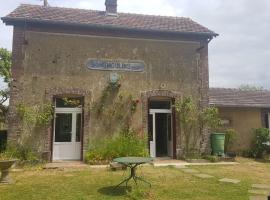 Charmante ancienne Gare Halte relais Bonsmoulins，位于Bonsmoulins的酒店