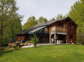 Chalet de charme avec sauna et piscine couverte, proche de Vichy, tout confort, animaux acceptés - FR-1-489-370，位于Saint-Rémy-en-Rollat的酒店