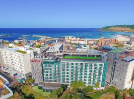 Ramada by Wyndham Jeju Hamdeok，位于济州市的酒店