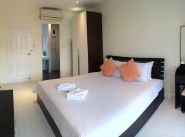 Glitter House Phuket，位于卡塔海滩的海滩短租房