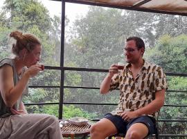 Le Farmhouse Munnar，位于Anachal的住宿加早餐旅馆