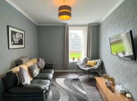 Helens Lybster cosy cottage on NC500，位于Lybster的酒店