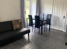 Lodge 4, The Grange, 53 High Street, Wick, Bristol BS30 5QQ，位于威克的酒店