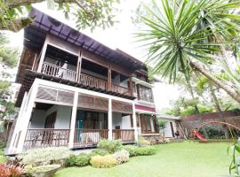 Rumah Pelita near Lembang FREE WIFI - Villa Lantera，位于万隆康邦佳亚仙境附近的酒店
