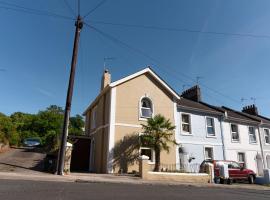 Upton House - Charming 4-bedroom home in Torquay，位于托基的酒店