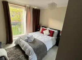 Stunning 3-Bed Apartment in Croydon