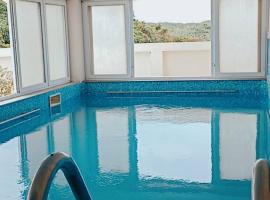Private 4-BHK Villa with Swimming Pool, Wifi, BBQ，位于钦奈的乡村别墅