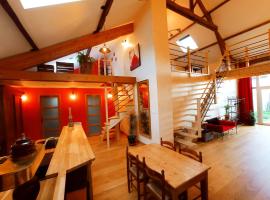 La Grange de Marie à St Angel - Magnifique Grange Rénovée en loft pour 1 à 6 pers，位于Saint-Angel的酒店