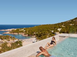 TRS Ibiza Hotel -Adults Only，位于圣安东尼奥的带按摩浴缸的酒店