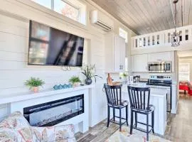 Tiny Home Retreat w/ Fire Pit ~ 3 Mi to Lake!