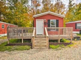 Cassopolis Cabin Close to Parks and Fishing!，位于Cassopolis的酒店