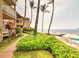 Oceanfront Kailua-Kona Townhome with Pool and Views!，位于科纳的酒店
