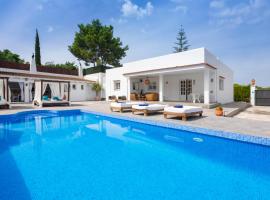 Villa in Ibiza Town with private pool, sleeps 10，位于圣若法尔萨克鲁的酒店