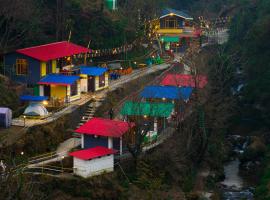 The Hosteller Mussoorie By the Streamside, Kempty，位于穆索里的酒店