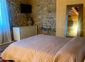 Room in BB - Sottotono Agriturismo with swimming pool on Florence surrounded by greenery，位于卡尔米尼亚诺的酒店
