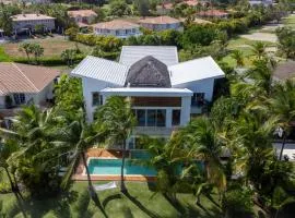 Luxury Villa Waterfall with Private Pool, BBQ & Maid