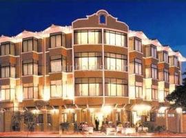 Puerta De Hierro Hotel，位于圣克鲁斯的酒店