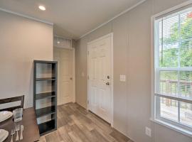 Cassopolis Escape, Near Stevens Memorial Park，位于Cassopolis的酒店
