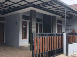 Richandy House - 3 BR Full AC & Hot Water，位于科贾扬的酒店