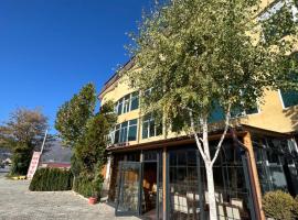 Hotel Yal Restaurant，位于泰托沃的酒店