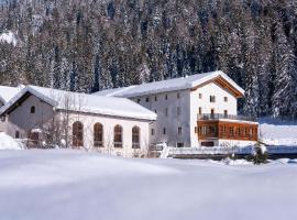 Zum Hirschen Boutique Hotel Val di Non，位于Unsere Liebe Frau im Walde的酒店