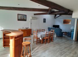 Appartement très spacieux 4 chambres 6 couchages，位于Noidans-le-Ferroux的酒店
