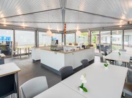 Sport Arena Hotel，位于瓦尔茨胡特田根的酒店