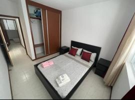 Apartamento Vila Santa Bárbara ,Bloco F RChão Esq,Santo Antão,Cabo Verde，位于Mão para Trás的公寓