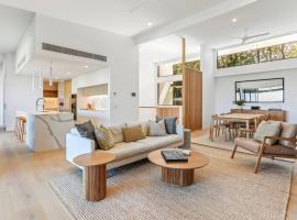 Luxury Holiday Living, Noosa Heads，位于努萨角的酒店
