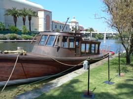 ALTAIR . Wooden Boat . Cape Town，位于开普敦的船屋