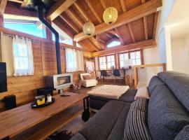 CHALET LA LOUVE, Courchevel 1650- 15 personnes Jacuzzi et Hammam Pistes 70 m,commerces 50m，位于谷雪维尔的酒店