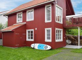 Beautiful Home In Tvedestrand With 3 Bedrooms And Wifi，位于特韦德斯特兰的酒店