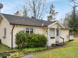 Beautiful Home In Hyltebruk With Wifi