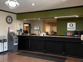 Quality Inn Frontier at US Hwy 30，位于Clinton的酒店