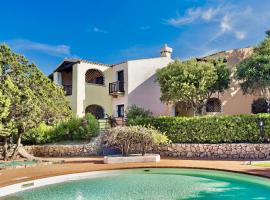 Residence con piscina a Liscia di Vacca, 350 mt dal mare, 3 km da Porto Cervo，位于利斯西亚迪维卡的酒店