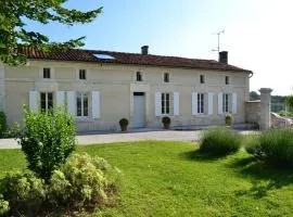 Gîte viticole avec jardin clos, terrasse, jeux et visites de distillerie en Charente - FR-1-653-30