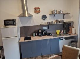 Ferienwohnung Wunderlich gelb，位于明希贝格的酒店