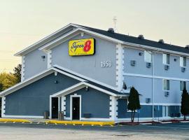 Super 8 by Wyndham Benton Harbor St Joseph，位于本顿港的酒店