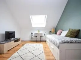 Disponible - Appartement Entier - 10mn RER B Aéroport CDG - Paris Gare du Nord, T11 Express, Le Bourget, Tout équipé, Netflix Gratuit, 3 personnes, 4ème étage, escaliers, Parc des Expositions, Parking rue Gratuit après 19h