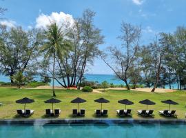 SALA Phuket Mai Khao Beach Resort，位于迈考海滩普吉岛游艇港码头附近的酒店