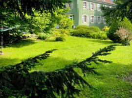 A l'Ombre des tilleuls，位于Husseren-Wesserling的酒店