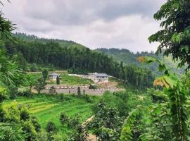 Dehradun Beautiful new private cottage with Kitchen in the Hills，位于德拉敦的低价酒店