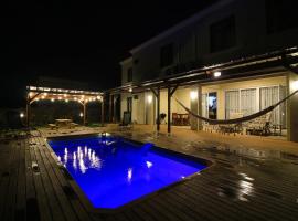 Spacieuse villa Quatre coco avec piscine, accès plage à pied，位于蒙舒瓦西的酒店