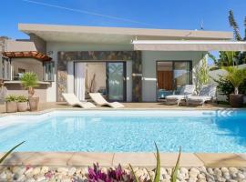 Villa Primera 3 bedroom bungalow with private pool Grand Bay，位于格兰贝伊的度假短租房