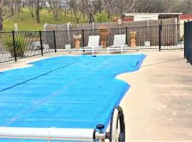 Alma Retreat, King bed, Family, Pet Friendly